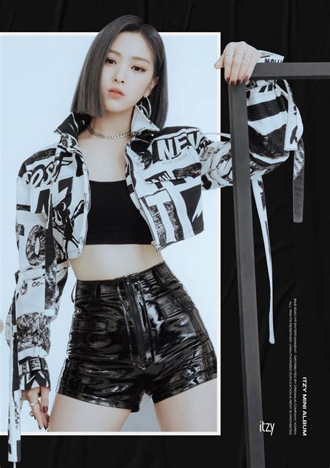Itzy Teaser Image Wannabe Ryujin Kpop Fashion Kpop Outfits Kpop Fashion Outfits