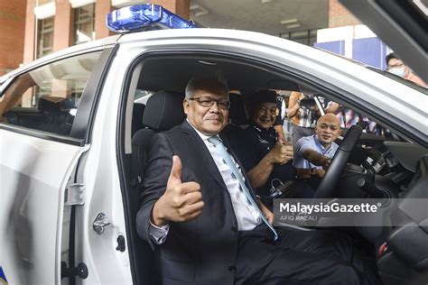 Keywords home minister, hamzah zainudin, order, allah, federal constitution, malaysia. Datuk Seri Hamzah Zainudin Serah Kenderaan Peronda Baharu PDRM