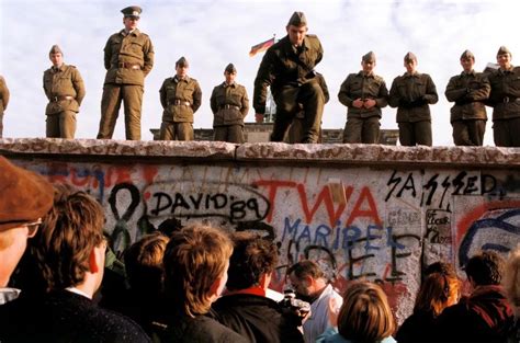 柏林墙倒塌三十周年之际，随玛格南作品回顾历史澎湃号·湃客澎湃新闻 The Paper