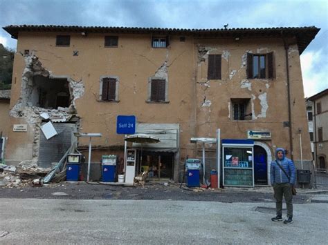 Terremoto in Centro Italia, il giorno dopo il sisma: risveglio tra le
