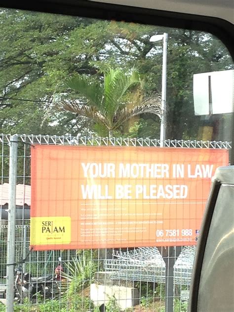 There are various clothing, fashion, and electronic shops and indoor stalls in the delapidated warta mall. Jadilah Diri Sendiri: Bangi Avenue Bandar Baru Bangi