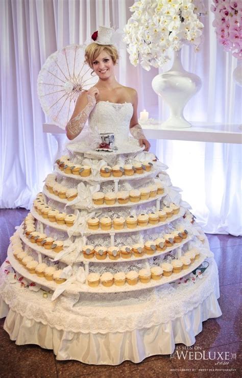 14 Weirdest Wedding Cakes Ever Made