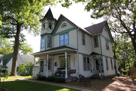 A fine old Victorian in Minneapolis. | Victorian homes, Pretty house
