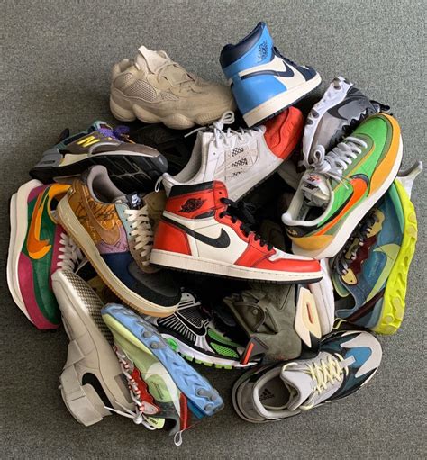 The leaves are small curved ovals, with the smaller end connected to the stem. My attempt at a sneaker pile : Sneakers