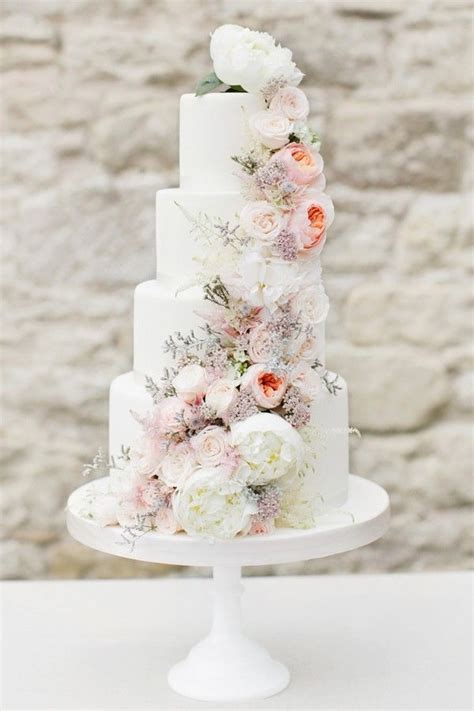 How To Use Pretty Petals Throughout Your Spring Wedding
