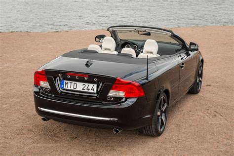 The c70's retractable metal roof connects the convertible with the golden age of american cars; Volvo C70 MY2013 - Volvo Car Austria Pressezentrum