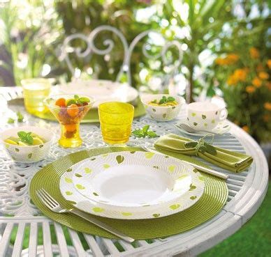 Diseño moderno con platos sin ala. #Tendencias de #decoracion de mesas en otoño: Vajilla ...