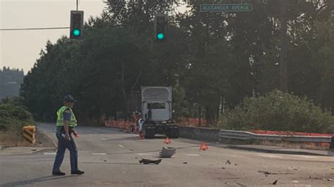 Pickup Truck Driver Dies In Crash On Sr 509 In Tacoma Kiro 7 News Seattle