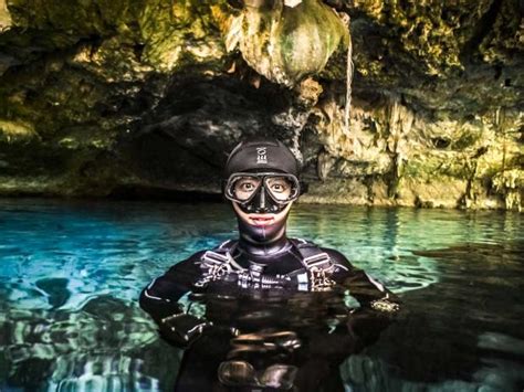 Annie Crawleys Scuba Diving Team Padi