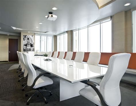 White Glass Conference Table Ambience Doré