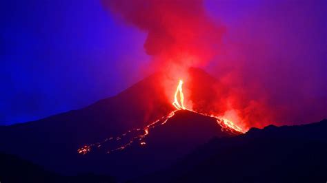 El Volcán Más Activo Del Mundo Noticias Univision Univision