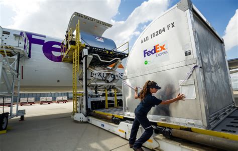 Supports 629 postal carriers & multiple express couriers worldwide including china post, hongkong post, singapore post, usps, ems, fedex, dhl, ups etc. Express Freight Services - Express Cargo | FedEx Canada