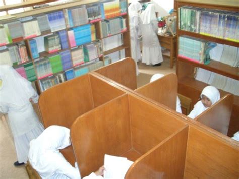 Ruang perpustakaan berfungsi sebagai tempat kegiatan peserta didik dan guru memperoleh informasi dari berbagai jenis bahan pustaka dengan membaca, 5. Madrasah Aliyah Albidayah: Perpustakaan