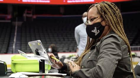 Election Day Nba Moms Volunteering As Poll Officials