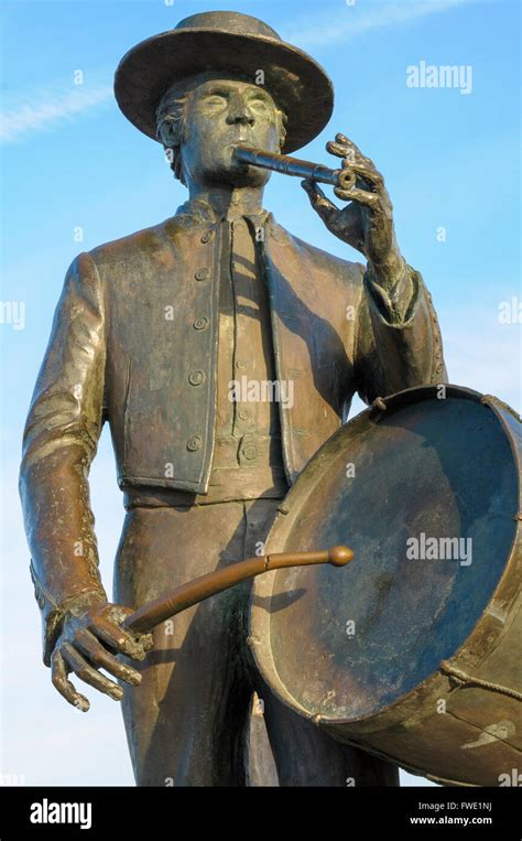 'El Tamborilero', bronze sculpture of a drummer by sculptor Jose Stock