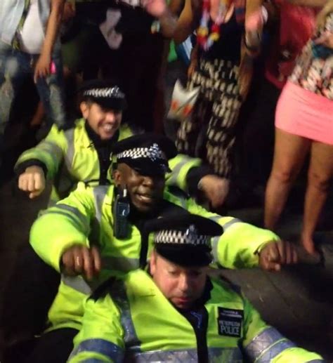 Notting Hill Carnival Police Officers Dance Off Three Metropolitan Coppers Dance During Street