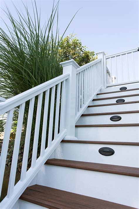 Azek offers the ability to customize your premier railing system with five unique infill options: AZEK PVC & Aluminum Railing | Azek Rail Collections & Styles