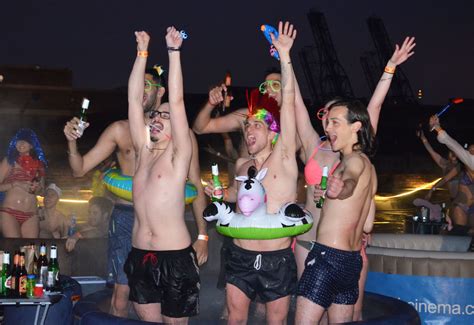 Hot Tub Cinema Kicks Hosts First Us Party In Brooklyn Observer