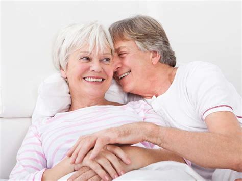 While keeping your body in a straight line, slowly lower your body by bending your elbows back, pointing towards the ribs or hips, and away from your body. 5 ways to please a man in bed - Saga