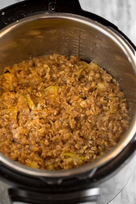 Turn off pot and remove lid and let the apple crisp sit for 10 minutes before serving. Instant Pot Apple Crisp | Recipe | Apple crisp, Apple ...