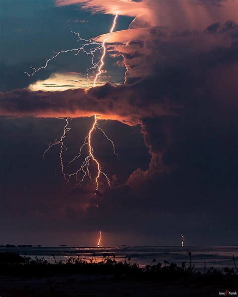 Canon Photography A Crazy Lightning Strike Captured By Germanys Most