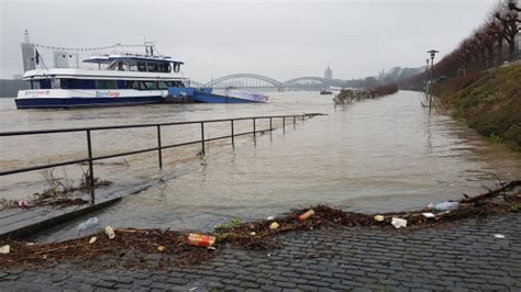 11.07.2021 17:30 uhr, 494 cm < 2 jährliches hochwasser vorhersage vom 11.07.2021 14 uhr Klaus Kirschbaum, Köln - Hochwasser