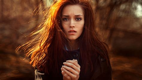 デスクトップ壁紙 女性 赤毛 モデル ポートレート 長い髪 青い目 ビューアを見て ゲオルギーチェルナディエフ ファッション ヘア 女の子 美しさ 闇 髪型
