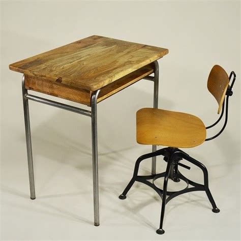 Bei einem retro eckschreibtisch handelt es sich um einen schreibtisch, der für die ecke gedacht ist. Old School Retro Schreibtisch -wie alter französischer ...