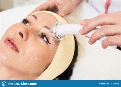 Facial peeling procedure stock image. Image of massage - 141521057