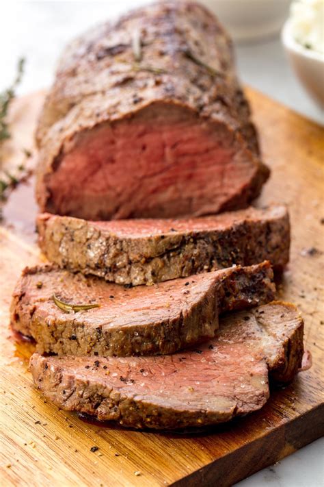 Beef tenderloin doesn't require much in the way of seasoning or spicing because the meat shines all by itself! Insanely Easy Weeknight Dinners To Try This Week | Best beef tenderloin recipe, Beef tenderloin ...