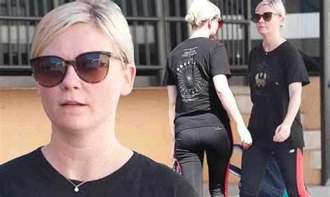 Kirsten Dunst Shows Off Her Slim Figure In Tight Leggings As She