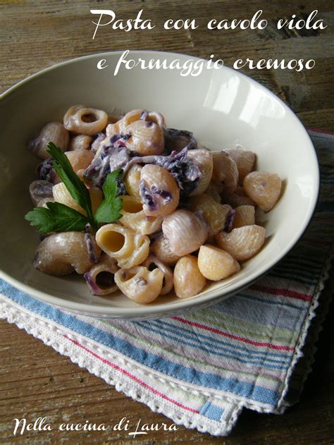 Di pasta (sono preferibili gli spaghetti) n° 1 mazzo di cavolo rapa n° 1 barattolo di pelati n° 1 spicchio di aglio 200 gr: PASTA CON CAVOLO VIOLA E FORMAGGIO CREMOSO - Nella cucina ...