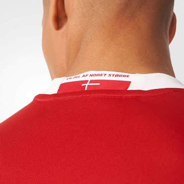 Rechtzeitig zur qualifikation der em 2020 kannst du deine mannschaft mit dem aktuellen dänemark trikot wieder unterstützen. Dänemark EM 2016 Heim-Trikot veröffentlicht - Nur Fussball