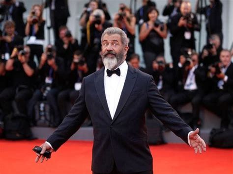 Mel Gibson Hailed With Standing Ovation In Venice For Hacksaw Ridge