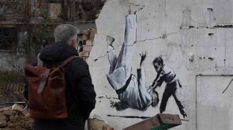 Banksy Veröffentlicht Video Mit Werken In Ukraine