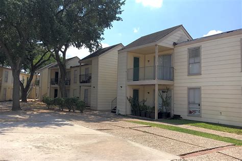 Deerfield 10001 Club Creek Dr Houston Tx Apartments For Rent Rent