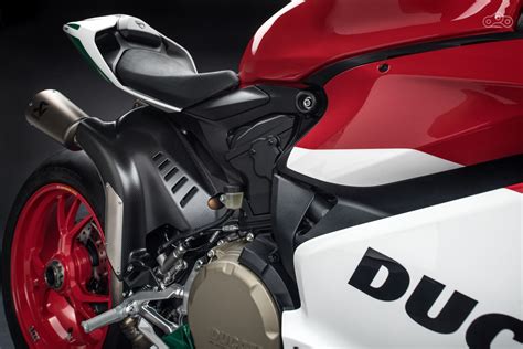 The 1299 panigale r final edition was created to celebrate ducati's most powerful twin cylinder ever. Ducati 1299 Panigale R Final Edition | Новости | Журнал ...