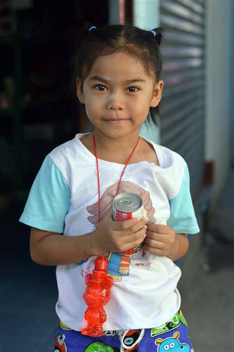 cute girl outside a convenience store the foreign photographer ฝรงถ Flickr