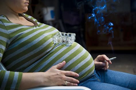 five complicated risks of smoking during pregnancy