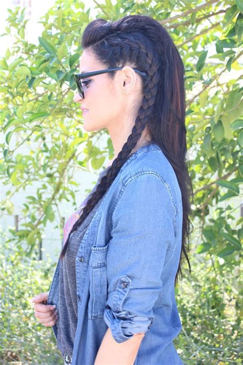 It's not too long, but still has a flirty length that's versatile and trendy. 24 Beautiful Ways to Wear Long Locks This Fall | Styles Weekly