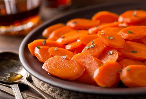 Come preparare le carote al vapore in poche mosse e portare in tavola un contorno semplice, leggero e genuino in pochi minuti. Carote al vapore: la ricetta per farle gustose