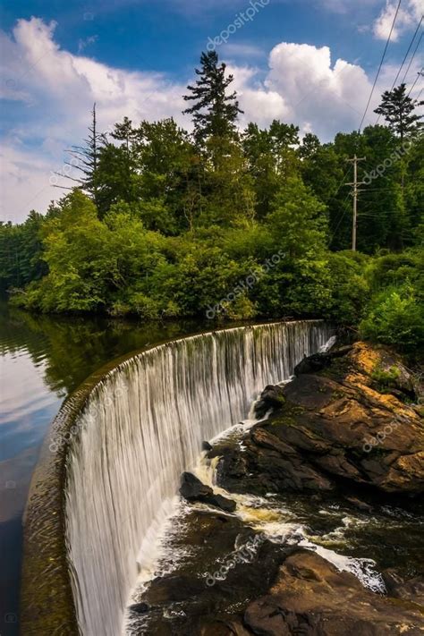 Dam At Lake Sequoyah Highlands North Carolina Stock Photo Spon
