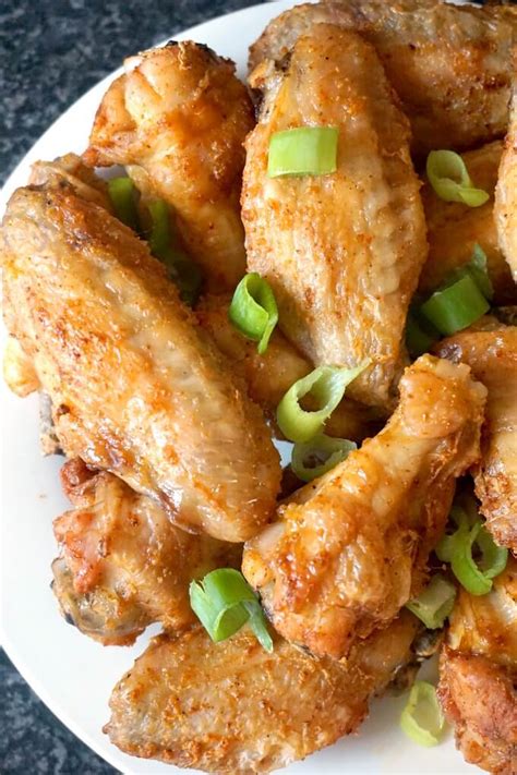 Jan 25, 2021 · this is best accomplished by putting your raw wings in a large bowl, sprinkling the dry seasoning mixture over top, and tossing until evenly coated. Crispy Oven Baked Chicken Wings Appetizers / Starters - My ...