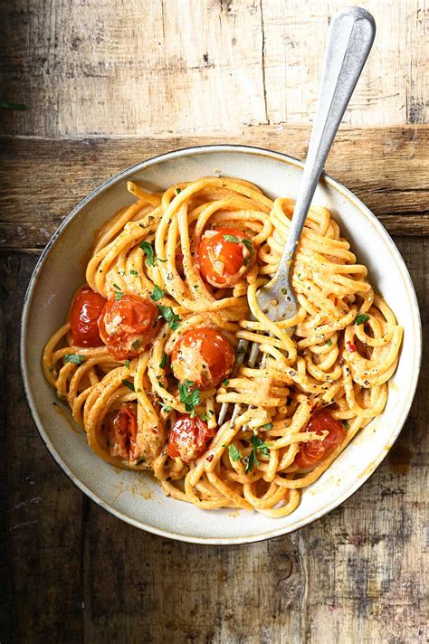 Spicy Tomato And Cream Cheese Spaghetti Serving Dumplings