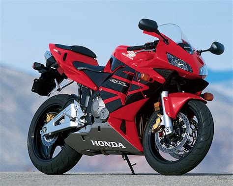 They always keeps their prices regarding the reach of bajaj lovers and their bikes performance has gained trust for decades. Bikes World: 2011 Honda CBR 600 RR