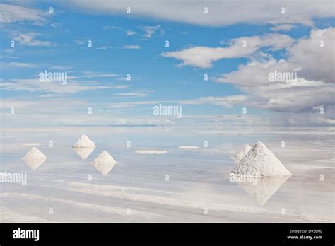 Salar De Uyuni Salt Flat Tours Altiplano Southwest Bolivia Stock