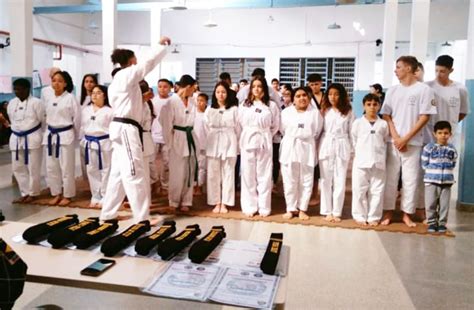 Areias Alunos De Taekwondo São Graduados Em Exame De Faixas Jornal Classe Líder