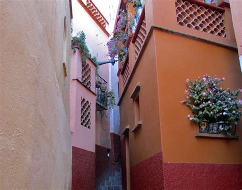 Callejon Del Beso Alley Of The Kiss Guanajuato