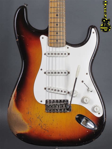 1959 Fender Stratocaster 3 Tone Sunburst Maple Neck