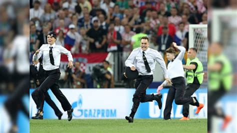 fifa world cup 2018 anit kremlin punk band pussy riot invade pitch during france croatia final